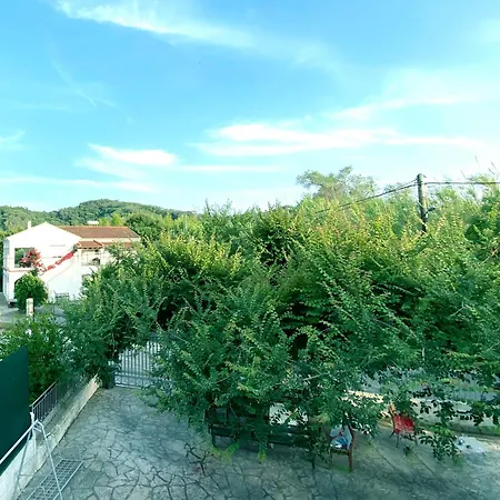 Trigono Residencies アパート *