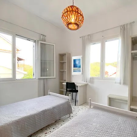 Trigono Residencies ペロラデス