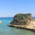 Trigono Residencies * 페로울라데스